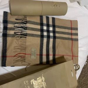 Sold Burberry scarf cashmere